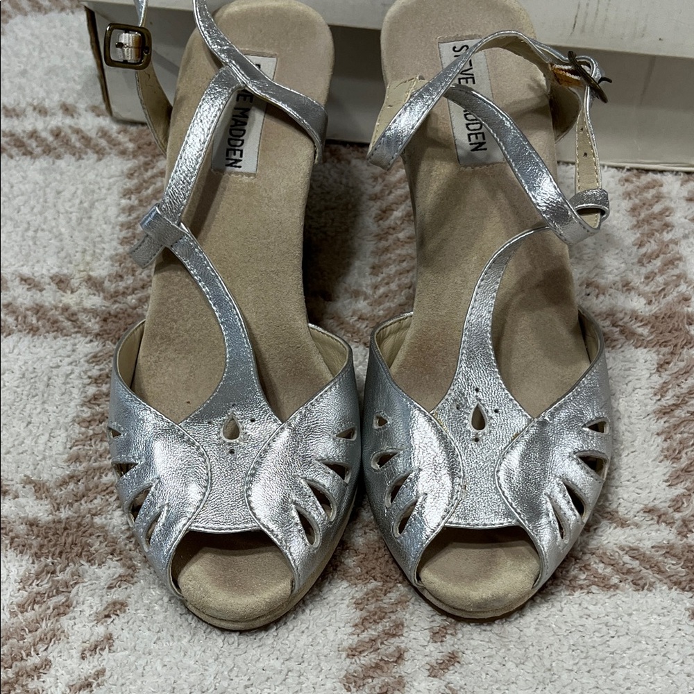 Steve Madden Metallic silver leather and suede wedge Women's Sandals size 8 1/2